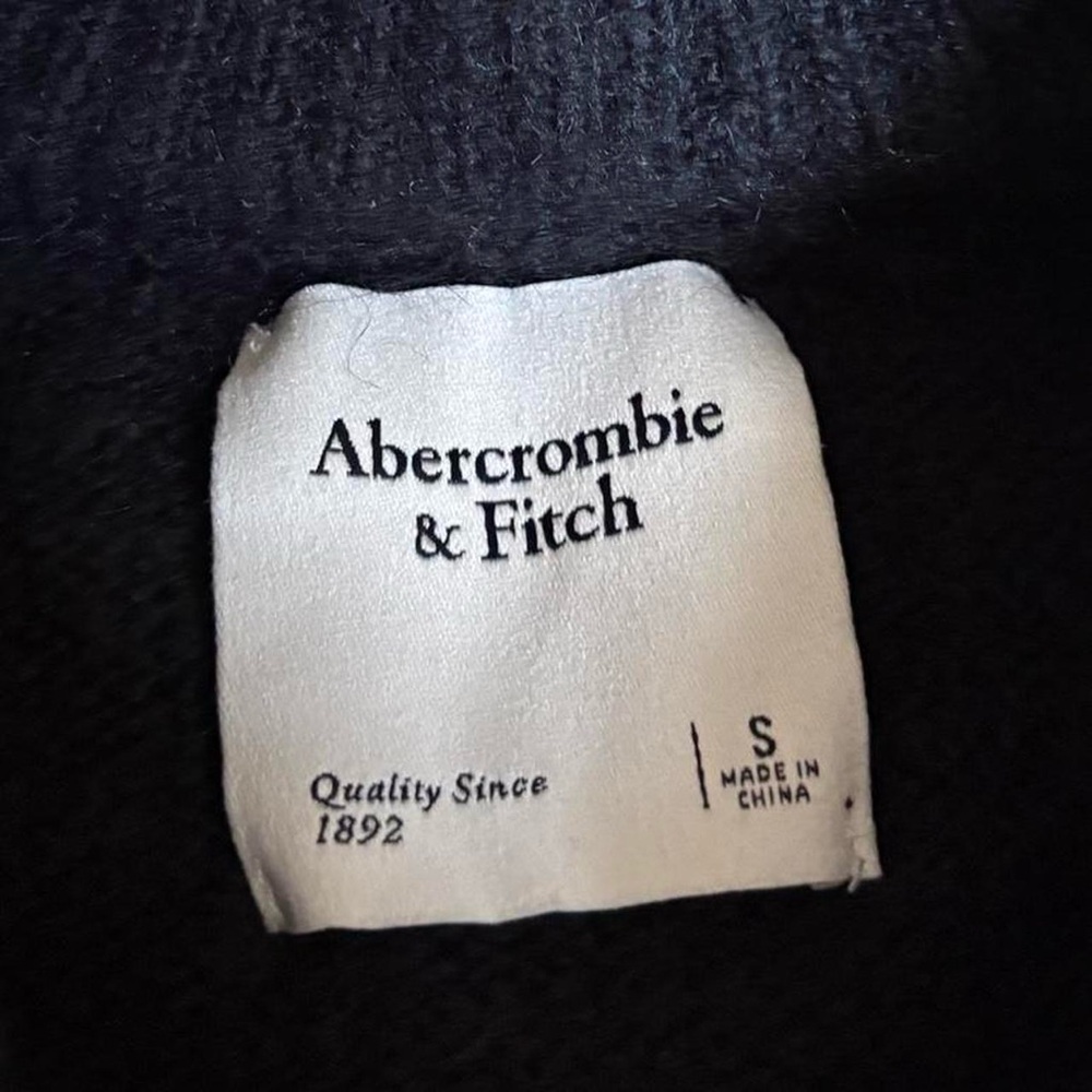 Abercrombie Wedge Crew Sweater in Black - Picture 3 of 3